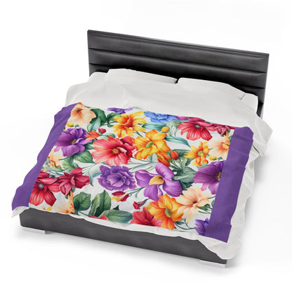 Plush Velveteen Blanket with Spring Flowers – Cozy and Stylish Comfort