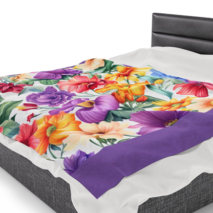 Plush Velveteen Blanket with Spring Flowers – Cozy and Stylish Comfort