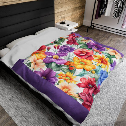 Plush Velveteen Blanket with Spring Flowers – Cozy and Stylish Comfort